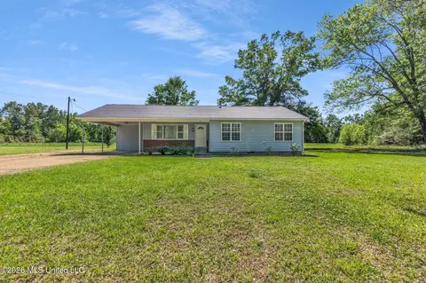321 Panola Ave, Batesville, MS 38606