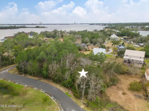 6205 Hermosa Dr, Ocean Springs, MS 39564