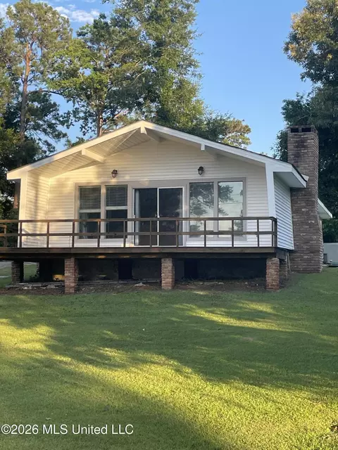1129 E Lakeshore Dr, Carriere, MS 39426
