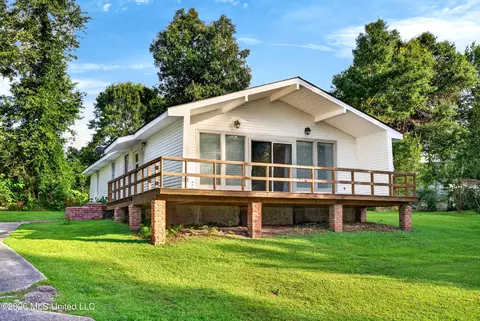1129 E Lakeshore Dr, Carriere, MS 39426