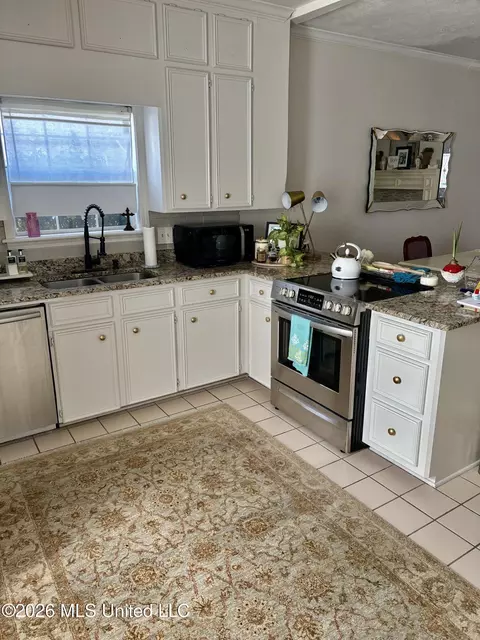 Kitchen - 112 Armonde Ct, Madison, MS 39110 photo 4 of 6