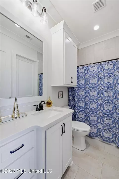 Bath - 333 Beaverdam Rd, Camden, MS 39045 photo 2 of 2