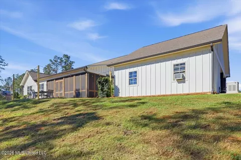 Exterior - 333 Beaverdam Rd, Camden, MS 39045 photo 4 of 16