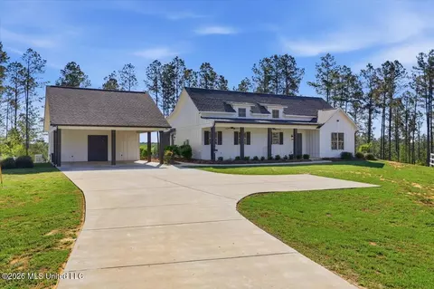 Exterior - 333 Beaverdam Rd, Camden, MS 39045 photo 2 of 16
