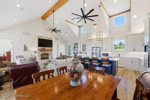 Dining - 333 Beaverdam Rd, Camden, MS 39045 photo 2 of 2