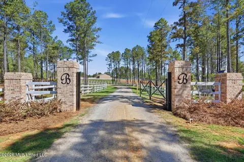 333 Beaverdam Rd, Camden, MS 39045