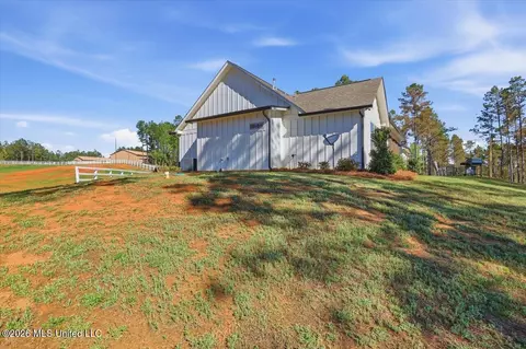 Exterior - 333 Beaverdam Rd, Camden, MS 39045 photo 3 of 16