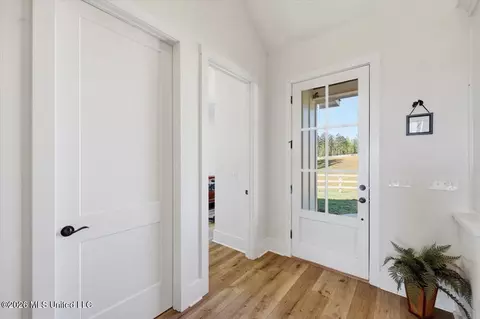 Entry Way - 333 Beaverdam Rd, Camden, MS 39045 photo 1 of 9