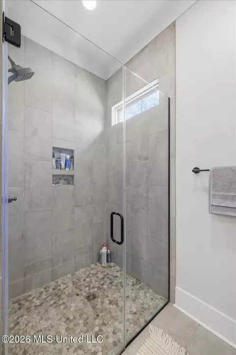 Bath - 333 Beaverdam Rd, Camden, MS 39045 photo 1 of 2