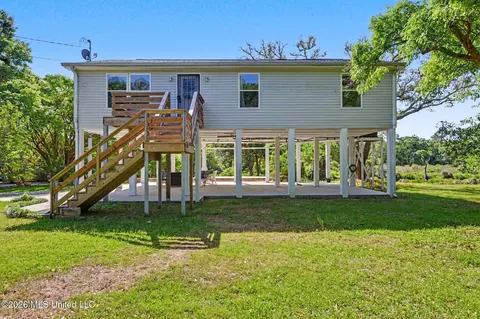 3589 Foster Dr, Pass Christian, MS 39571
