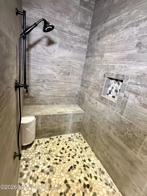 Bath - 417 N Jackson St, Brookhaven, MS 39601 photo 8 of 11