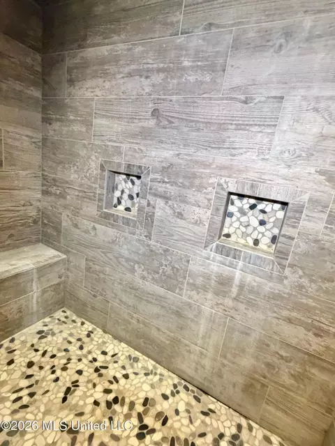 Bath - 417 N Jackson St, Brookhaven, MS 39601 photo 10 of 11