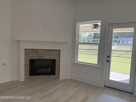Living - 8985 Jackson Ln, Olive Branch, MS 38654 photo 2 of 2