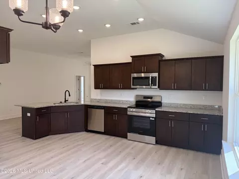 Kitchen - 8985 Jackson Ln, Olive Branch, MS 38654 photo 3 of 3