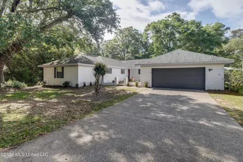 7 Keyser Ln, Gulfport, MS 39507