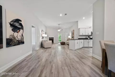 Entry Way - 8997 Jackson Ln, Olive Branch, MS 38654 photo 3 of 4
