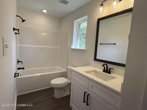 Bath - 8997 Jackson Ln, Olive Branch, MS 38654 photo 3 of 7