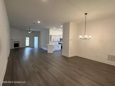 Living - 8997 Jackson Ln, Olive Branch, MS 38654 photo 3 of 5