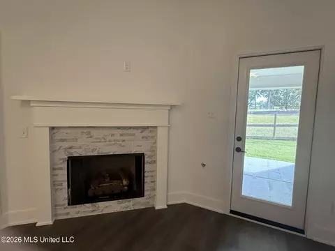 Living - 8997 Jackson Ln, Olive Branch, MS 38654 photo 5 of 5