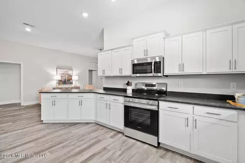 Kitchen - 8997 Jackson Ln, Olive Branch, MS 38654 photo 1 of 1
