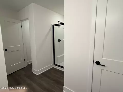 Entry Way - 8997 Jackson Ln, Olive Branch, MS 38654 photo 3 of 3