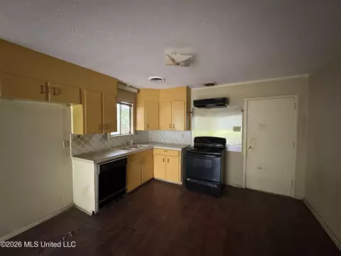 Kitchen - 3236 Woodview Dr, Jackson, MS 39212 photo 1 of 1