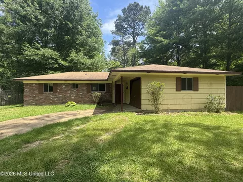 3236 Woodview Dr, Jackson, MS 39212