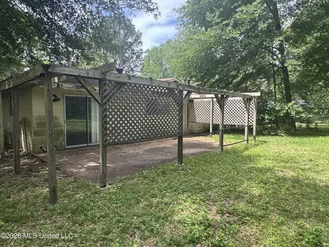 Exterior - 3236 Woodview Dr, Jackson, MS 39212 photo 2 of 3