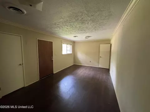 Living - 3236 Woodview Dr, Jackson, MS 39212 photo 2 of 6