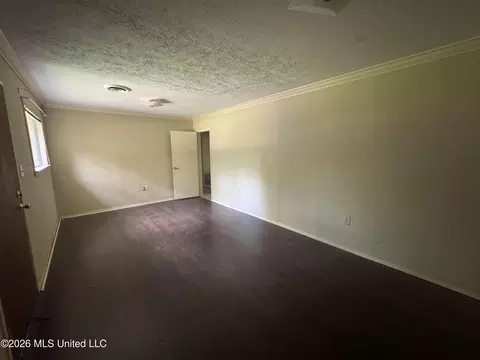 Living - 3236 Woodview Dr, Jackson, MS 39212 photo 1 of 6
