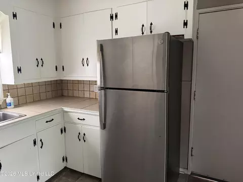 Kitchen - 210 Holly Dr, Natchez, MS 39120 photo 2 of 5