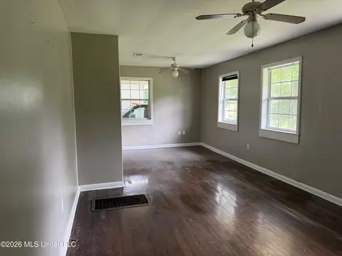 Living - 210 Holly Dr, Natchez, MS 39120 photo 3 of 3