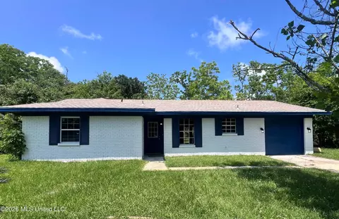 2405 Woolmarket St, Gulfport, MS 39503