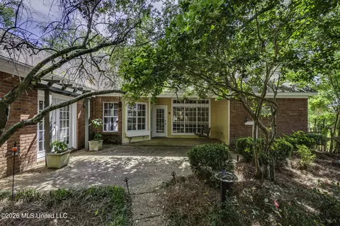 Exterior - 208 Azalea Ct, Brandon, MS 39047 photo 10 of 12