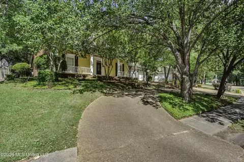 Exterior - 208 Azalea Ct, Brandon, MS 39047 photo 3 of 12