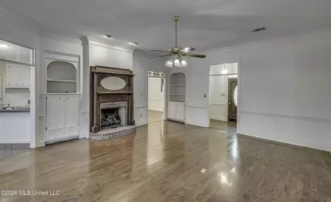Living - 208 Azalea Ct, Brandon, MS 39047 photo 3 of 5