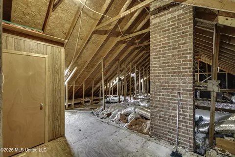 Entry Way - 208 Azalea Ct, Brandon, MS 39047 photo 5 of 5