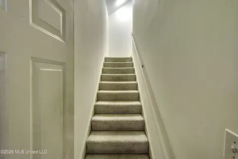 Entry Way - 208 Azalea Ct, Brandon, MS 39047 photo 4 of 5