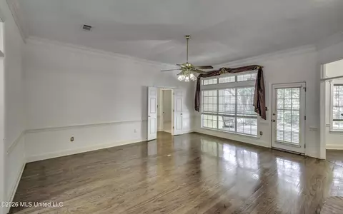 Living - 208 Azalea Ct, Brandon, MS 39047 photo 2 of 5