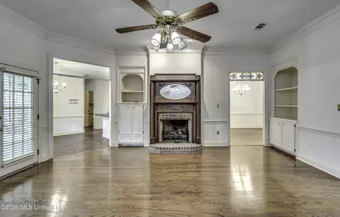 Living - 208 Azalea Ct, Brandon, MS 39047 photo 4 of 5
