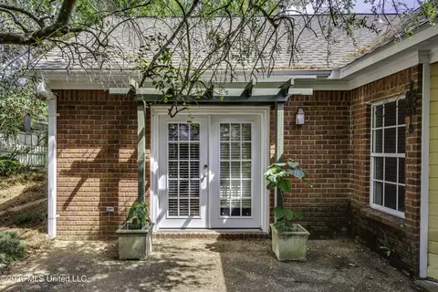Exterior - 208 Azalea Ct, Brandon, MS 39047 photo 9 of 12
