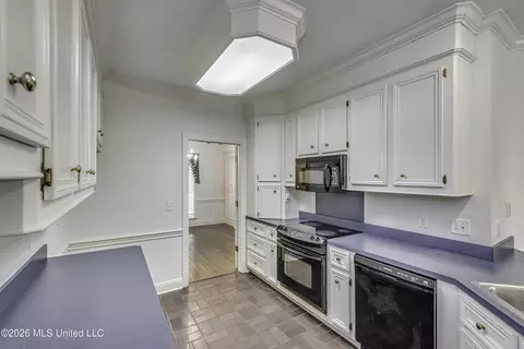 Kitchen - 208 Azalea Ct, Brandon, MS 39047 photo 2 of 3