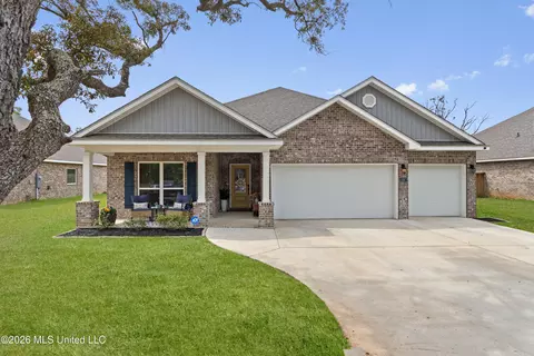 5297 South St, Ocean Springs, MS 39564