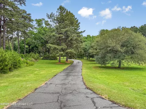 Exterior - 2039 Perrott Rd, Mccomb, MS 39648 photo 3 of 9