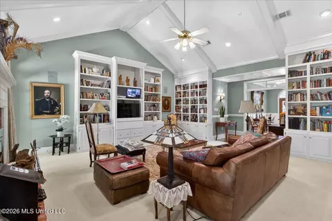 Living - 2039 Perrott Rd, Mccomb, MS 39648 photo 2 of 3