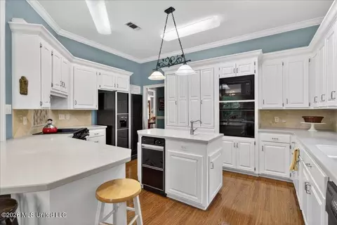 Kitchen - 2039 Perrott Rd, Mccomb, MS 39648 photo 2 of 3