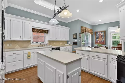 Kitchen - 2039 Perrott Rd, Mccomb, MS 39648 photo 3 of 3