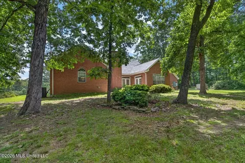 Exterior - 2039 Perrott Rd, Mccomb, MS 39648 photo 4 of 9