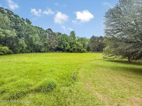 Exterior - 2039 Perrott Rd, Mccomb, MS 39648 photo 4 of 9