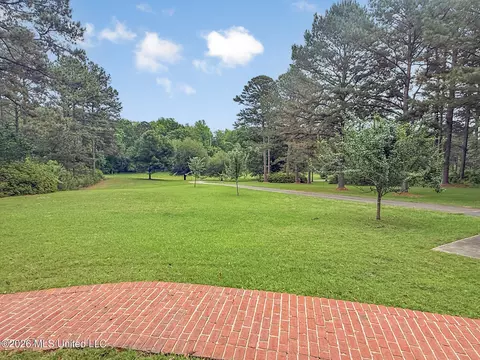 Exterior - 2039 Perrott Rd, Mccomb, MS 39648 photo 2 of 9